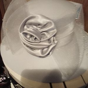 Vintage women's church hats , perfect condition tags still on them some have box